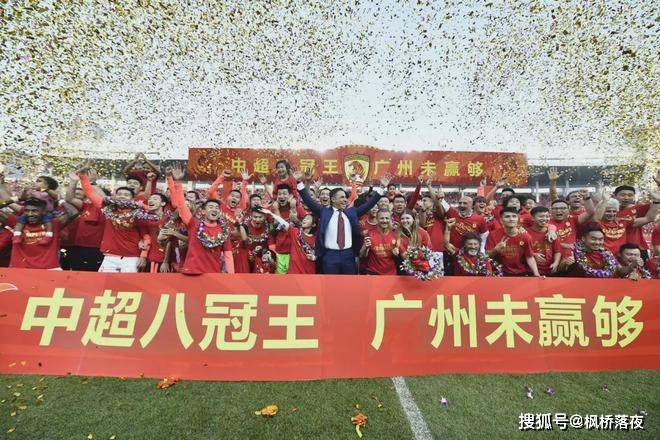 丰城剧场又小又破，常日没甚么主要客人，但比来来了一个神秘的不雅众，他每次出手都很年夜方。但就在演一出戏名为《武松打虎》时，演山君的盛飞和演武松的袁三打了起来，这一场闹剧致使师傅宿病复发。同时也戳穿了大族蜜斯李涵瑶的真实身份。                                      　　因为表情愁闷，盛飞到赌场过过瘾，却不想被人设计欠下巨额赌债，剧场面对闭幕风浪。盛飞惊惶失措之时                                      　　呈现了一个自称花红的神秘女人，给他们出了个主张：想法子接近李家蜜斯李涵瑶，只要娶了李涵瑶，就可以解决他面对的题目。                                      　　因而，盛飞隐瞒身份，在本身师弟的共同下以护院的身份进进李家。盛飞乘机接近李涵瑶，来取得她的好感。可是颠末相处，盛飞垂垂发现他已爱上李涵瑶，终究两人决议私奔。却不想在成婚当夜盛飞被差人拘系，说他谋财害命。                                      　　本来，这一切都是李涵瑶于与丫环秋双设下的圈套，工作本应当就如许竣事，可是李涵瑶却在这时候发现她也已爱上盛飞。本想将盛飞赎出...